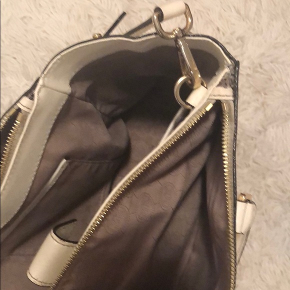 MK bag FREE w/ $300 purchase! - Picture 6 of 7